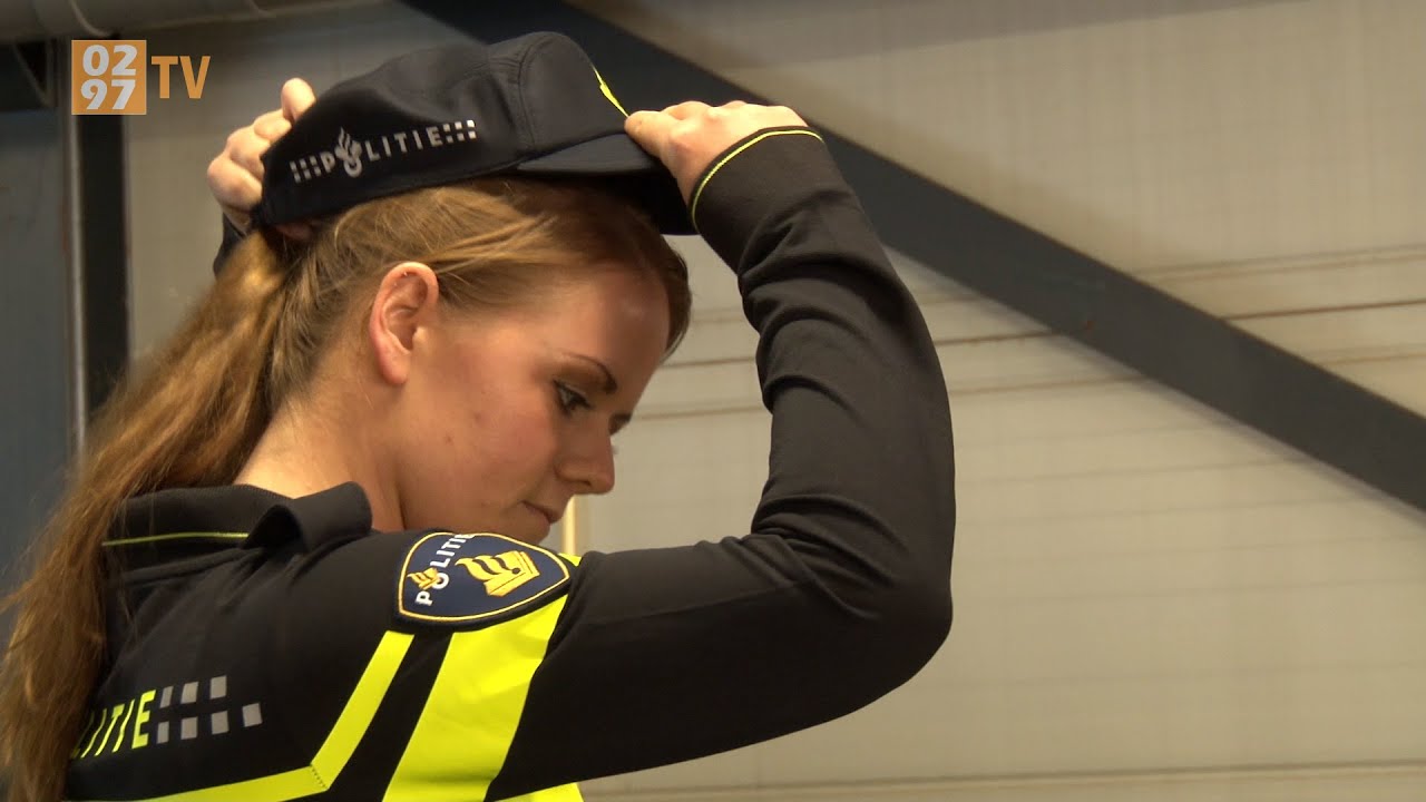 0297 TV - Nieuw uniform voor politieagenten - YouTube - Hoe Lang Duurt Een Verhoor Bij De Politie
