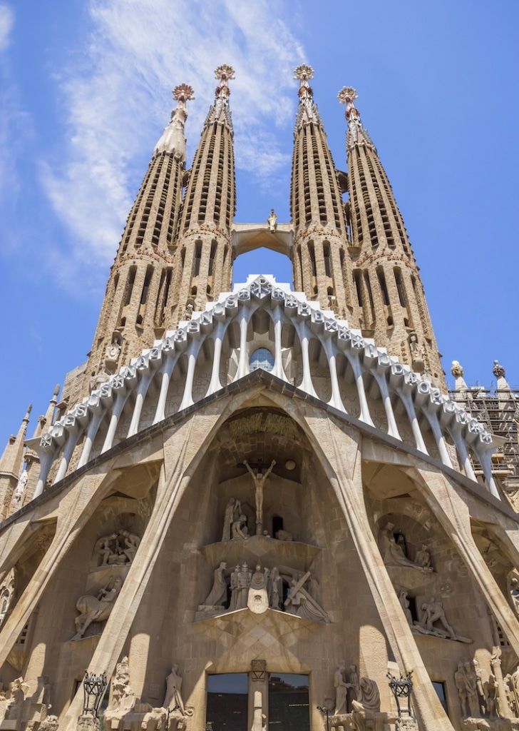 12 Facts You Need to Know About Gaudí's Sagrada Familia, Barcelona's - Wanneer Is De Sagrada Familia Af