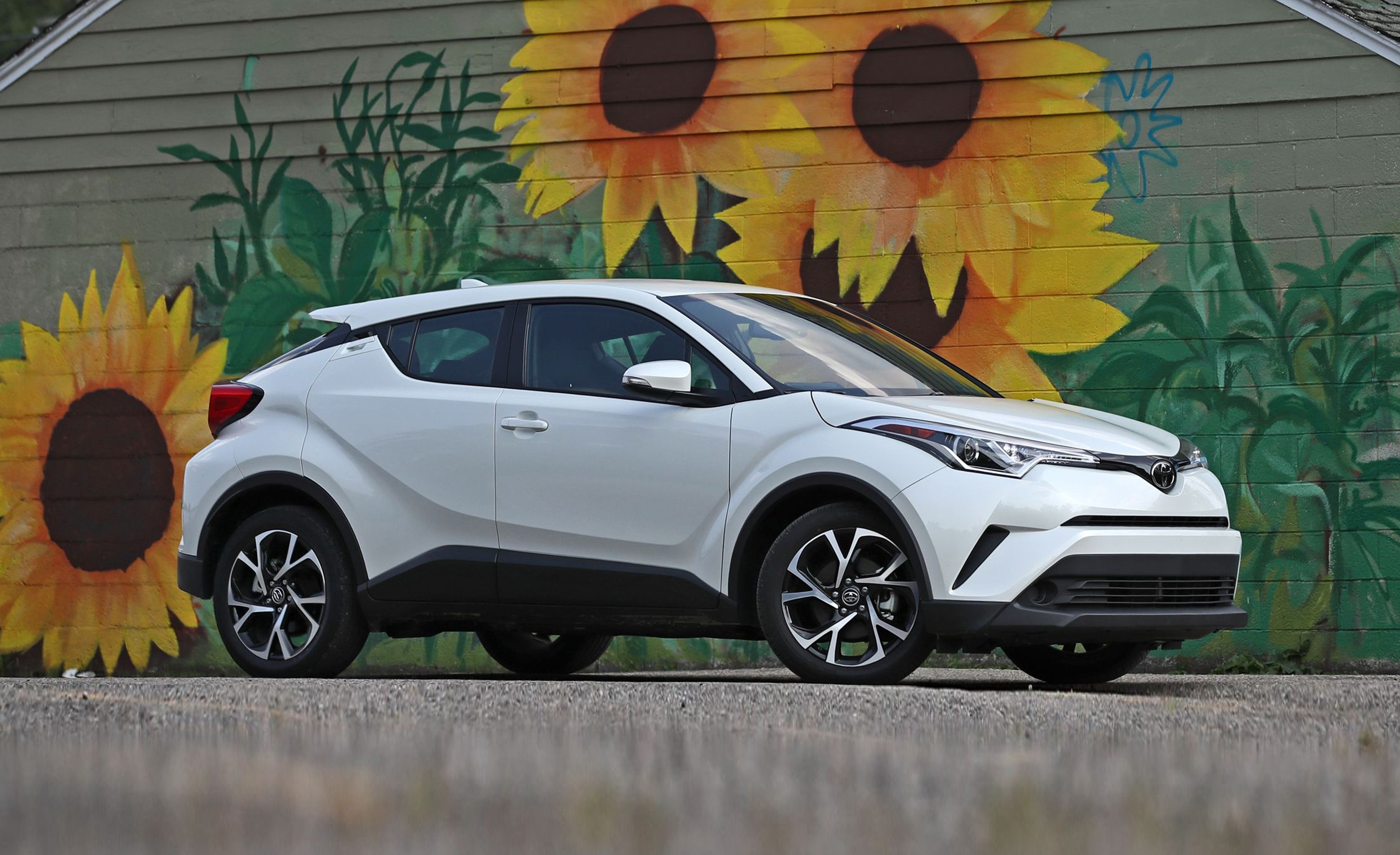 2019 Toyota C-HR Reviews | Toyota C-HR Price, Photos, and Specs | Car - Chr Ger Kerk Dordrecht Centrum