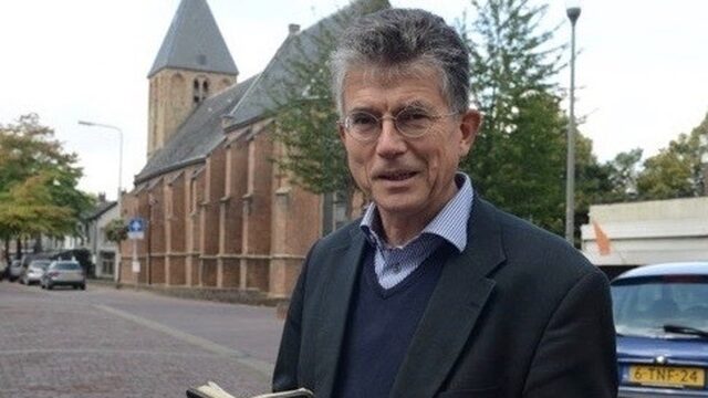 Hij Geeft Het Zijn Beminden In De Slaap