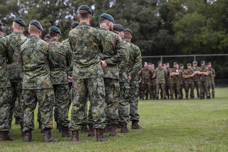 301 Moved Permanently - Mag Je Als Burger Een Militair Uniform Dragen