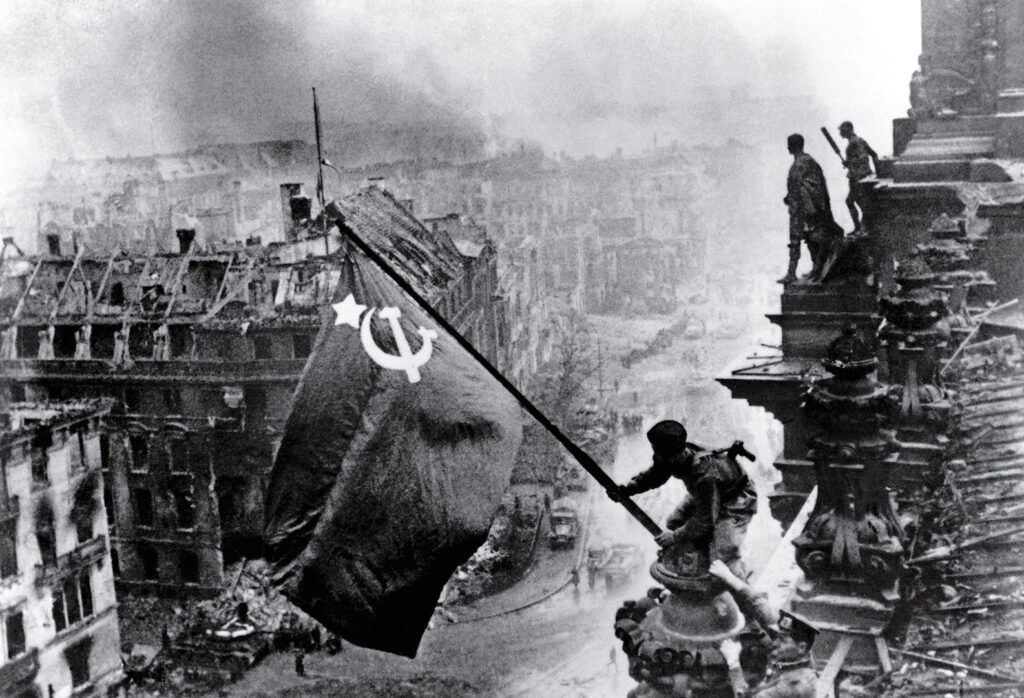 75 jaar geleden: hoe de Tweede Wereldoorlog eindigde met de Sovjet-vlag - Wanneer Eindigde De Tweede Wereldoorlog In Europa