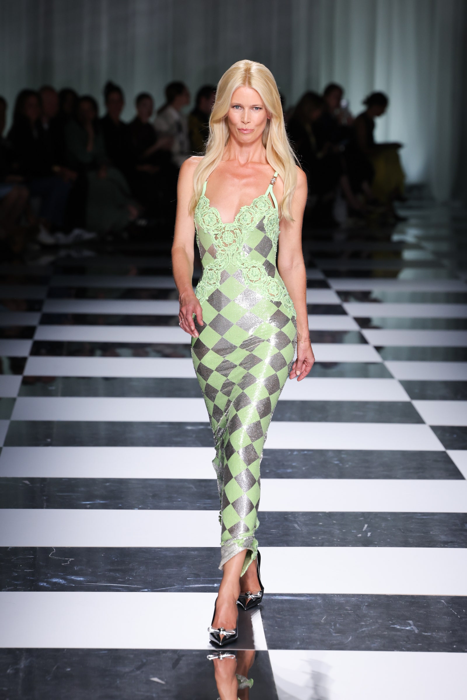 À 53 ans, Claudia Schiffer fait son grand retour sur le podium de - Claudia Roden De Joodse Keuken