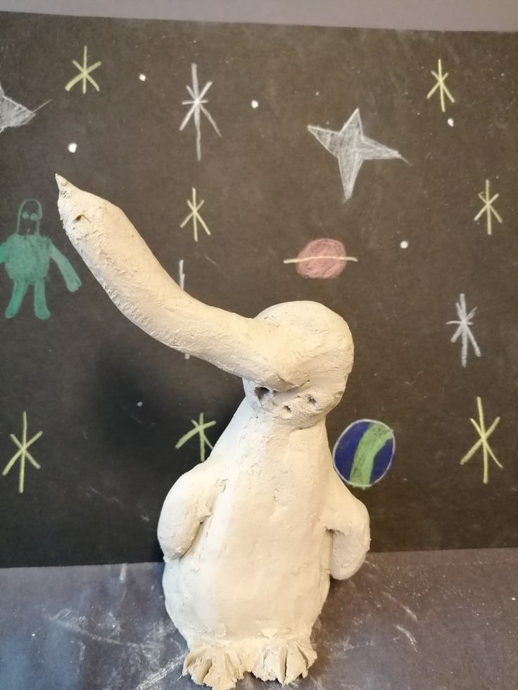 a small toy elephant holding a ball on top of it's back legs in front - Hoe Heet Het Cowboy Poppetje Uit Toy Story