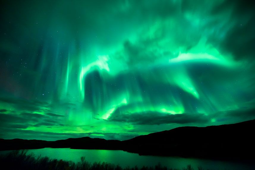 A spectacular green sky is reflected in water at Ifjord in Finnmark - Groen Licht In De Lucht
