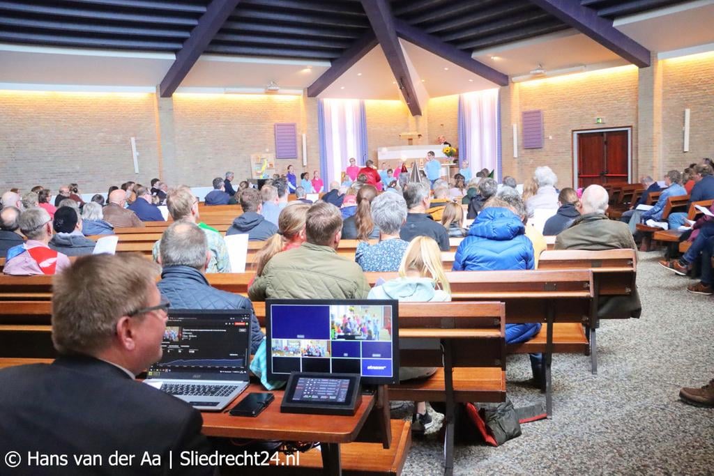 Aangepast kerkdienst voor mensen met beperking - Sliedrecht24 - Hoeveel Mensen Bij Een Kerkdienst