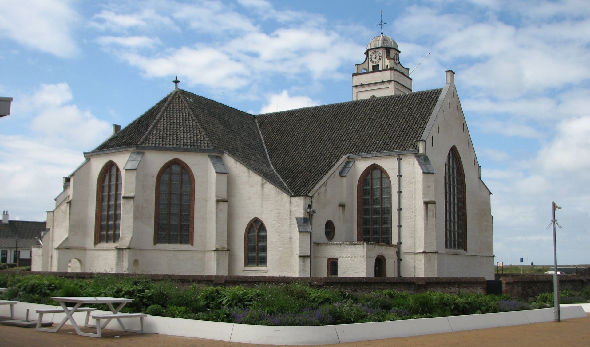 Actie om Oude Kerk weer witte muren te geven - Al het nieuws uit - Om De Oude Kerk Katwijk