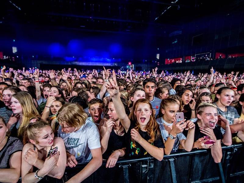 AFAS Live - KnishaAshtin - Hoeveel Mensen Passen Er In De Melkweg