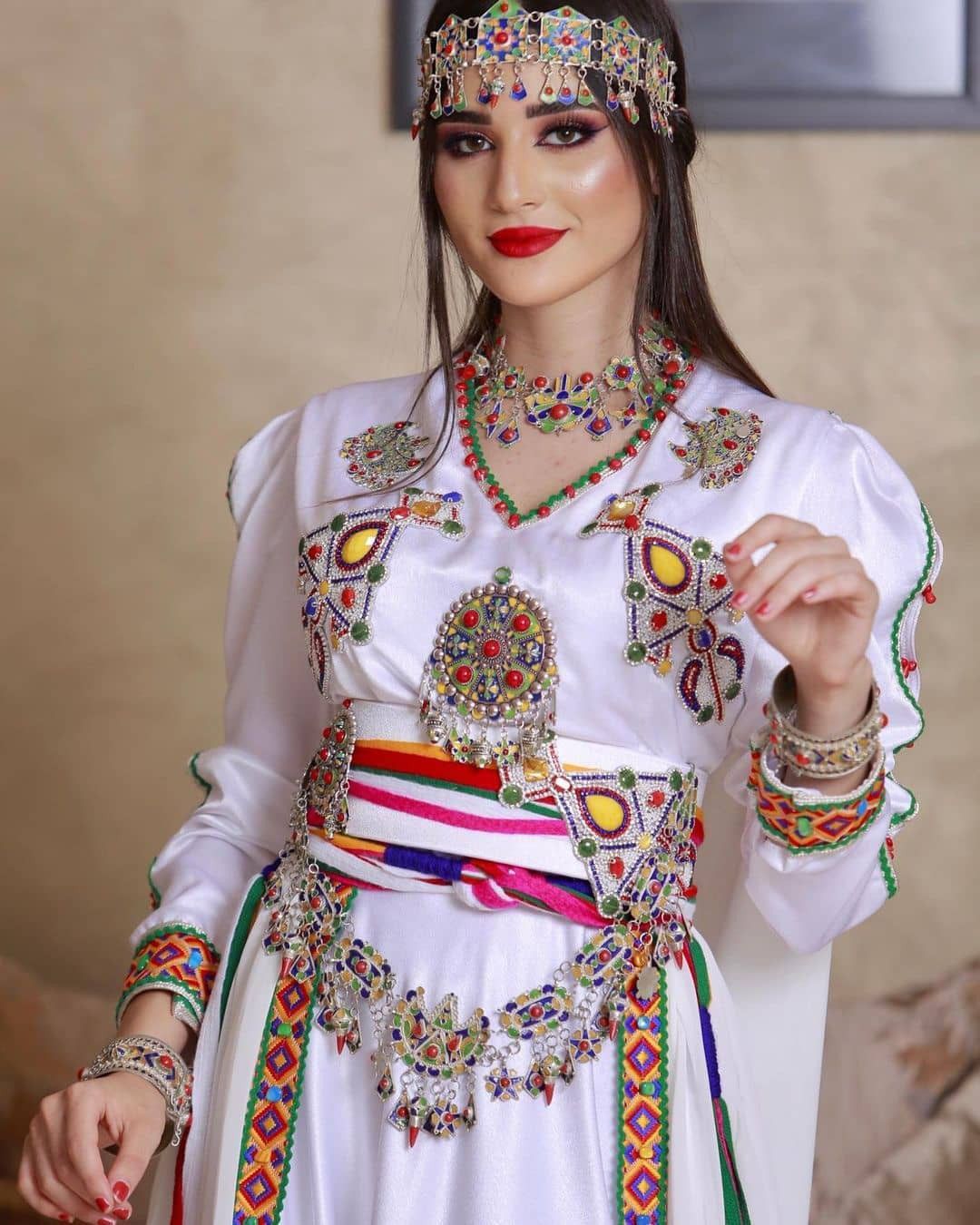Algerian traditional Kabyle dress with traditional Kabyle jewelry - Welke Taal Spreken Ze In Algerije