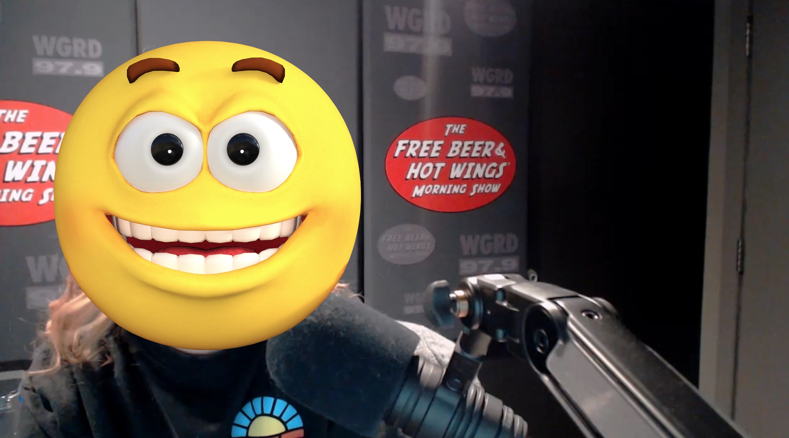 And The New Show Member Is... - Free Beer and Hot Wings - Kapot Hoe Vilein Is De Deugindustrie