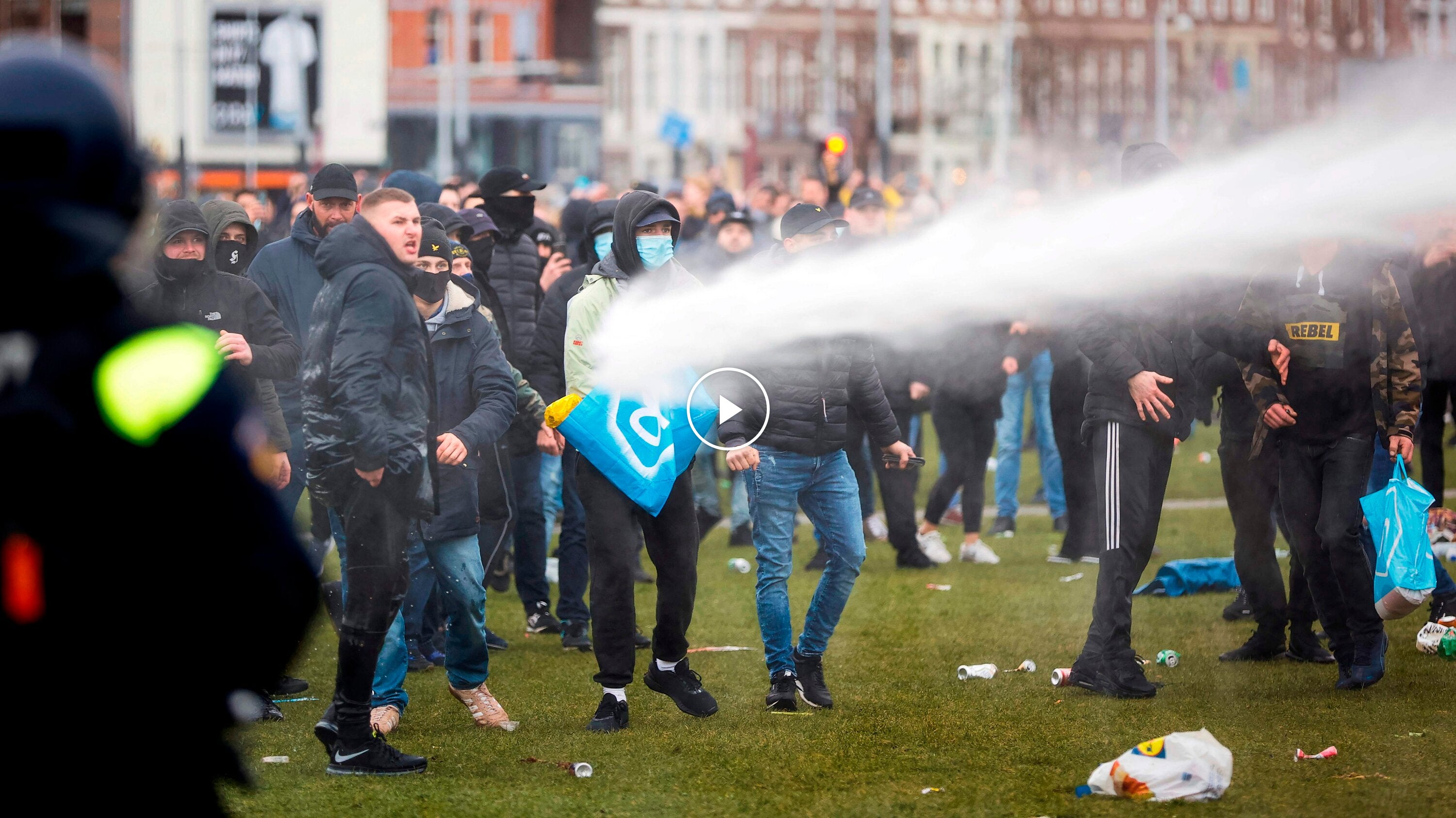 Anti-Lockdown Protesters Clash With Officers in the Netherlands - The - Wanneer Was De Eerste Lockdown In Nederland