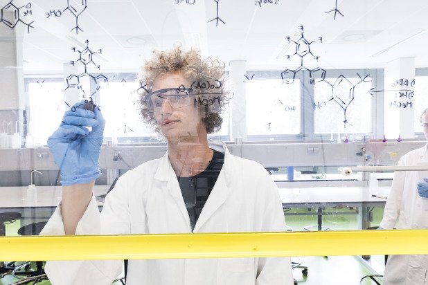 Antwoorden Natuurkunde Nova NOVA natuurkunde vwo 3 antwoorden boek (3e - Nova Natuurkunde Vwo 3 Antwoorden