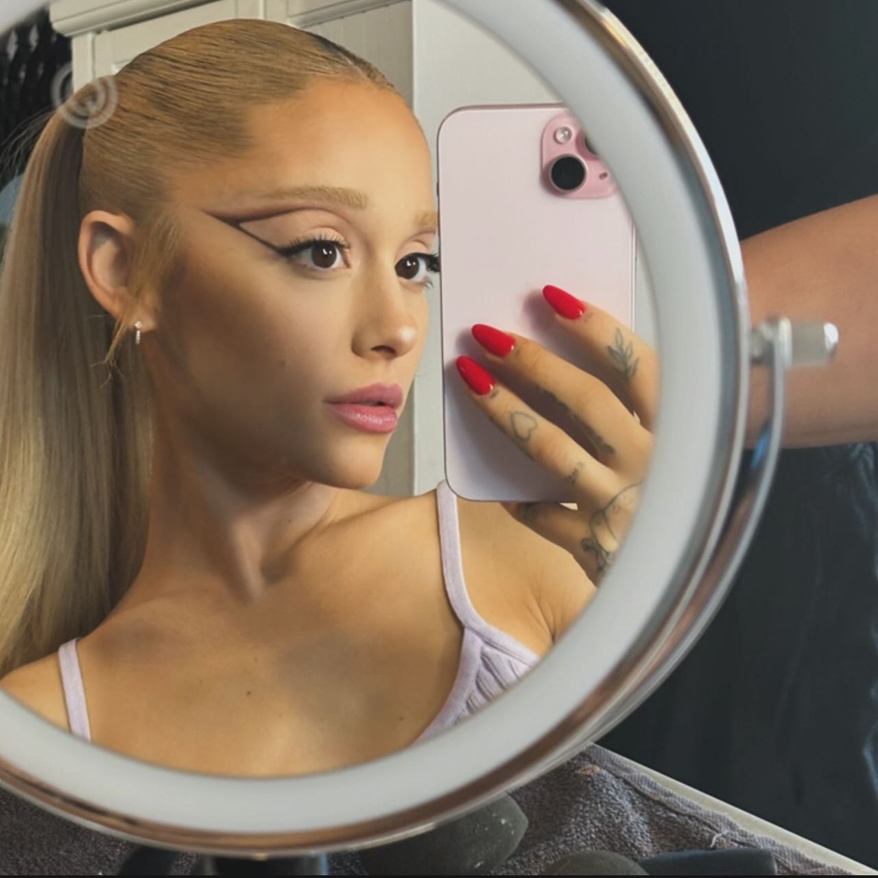 Ariana Grande 01/13/2024 • CelebMafia - Wat Is Er Met Ariana Grande