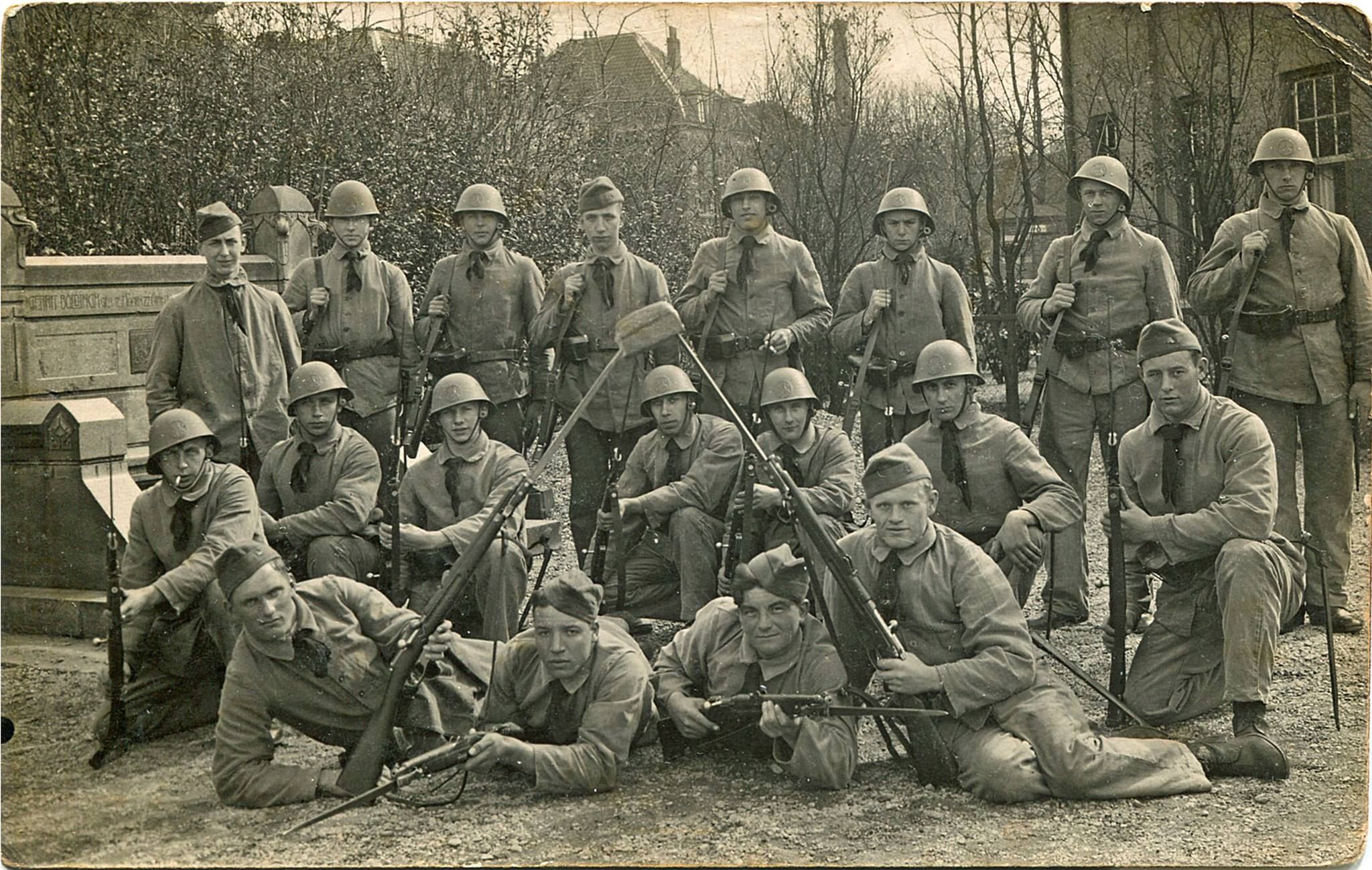 Armed Forces, Mei, Troops, Danish, Norway, Dutch, Army, Painting, War - Hoe Groot Is Het Leger Van Nederland