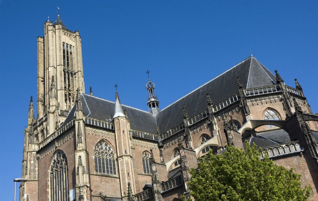 ARNHEM – EUSEBIUSKERK - Wie Liedde Gisteren De Kerkdienst Vanuit De Eusebiuskerk In Arnhem