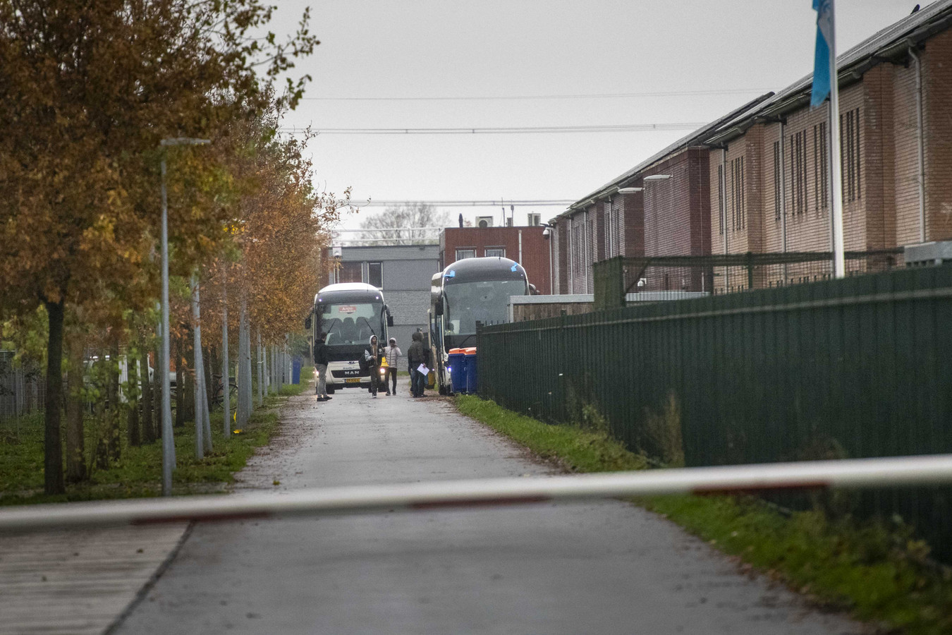 Asielzoekers uit Ter Apel aangekomen in Den Haag voor spoedopvang - Asielzoekers In Den Haag