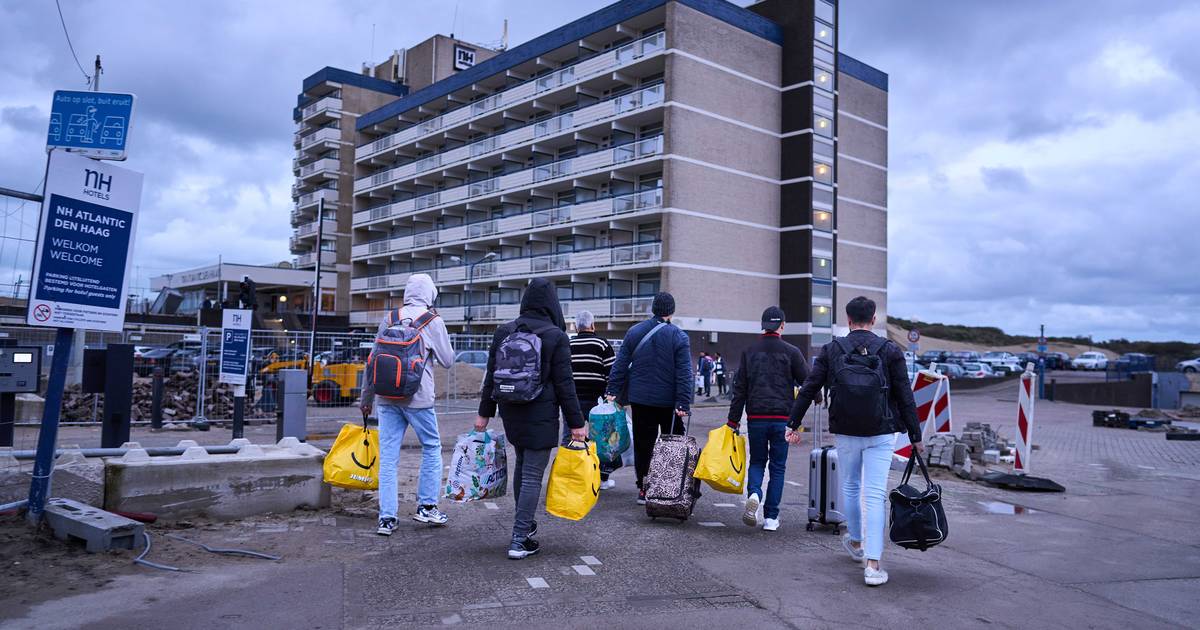 Asielzoekers uit Ter Apel aangekomen in Den Haag voor spoedopvang | Den - Asielzoekers In Den Haag