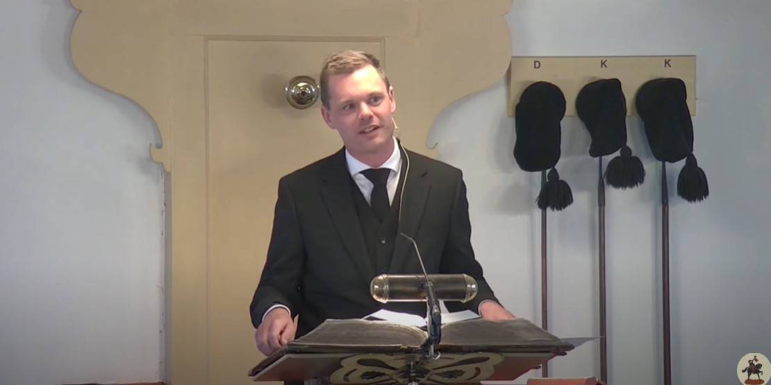 Baby van ds. G. van Zanden werd stil na bijzonder lied over Jezus - Ds G Van Zanden Leeftijd