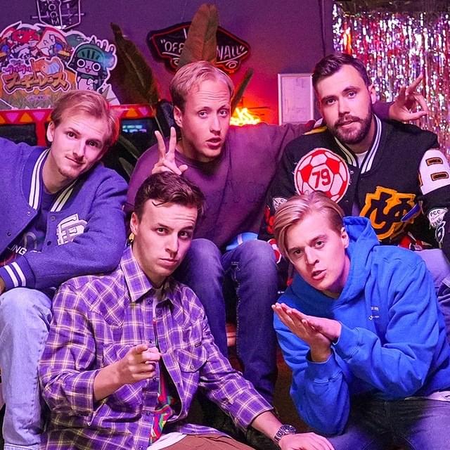 Bankzitters Lyrics, Songs, and Albums | Genius - Hoe Oud Is Raoul Van De Bankzitters