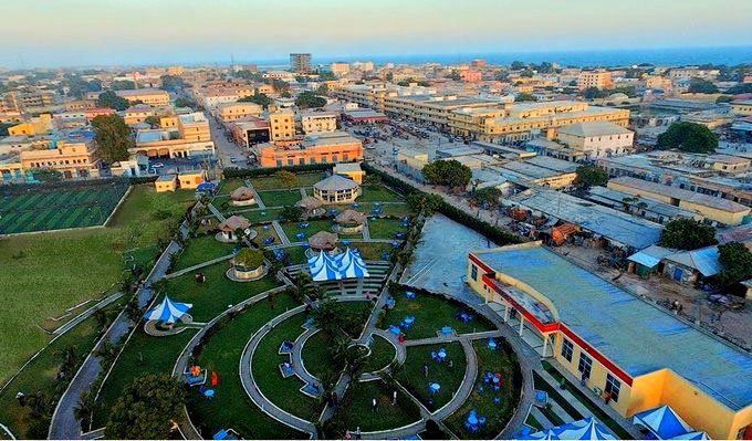 Beautiful Aerial footage from Peace Garden in Somalia's capital of - Wat Is De Hoofdstad Van Somalie