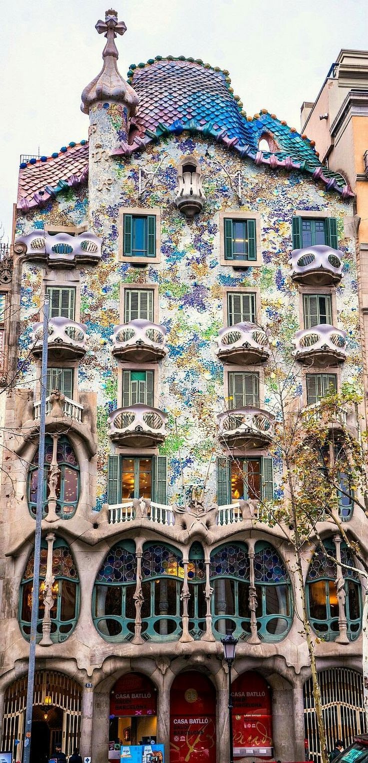 Beautiful design of Gaudí #europe #travel Residence Architecture, Gaudi - Wat Was Het Vak Van De Spaanse Kunstenaar Gaudi