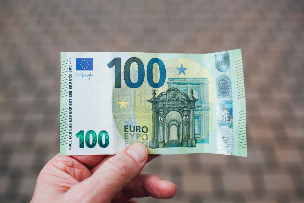 Belastingvrij Schenken 2021 (Hoeveel Mag Je Schenken)? | HetGeldCollege - Hoeveel Mag Je Per Jaar Belastingvrij Schenken