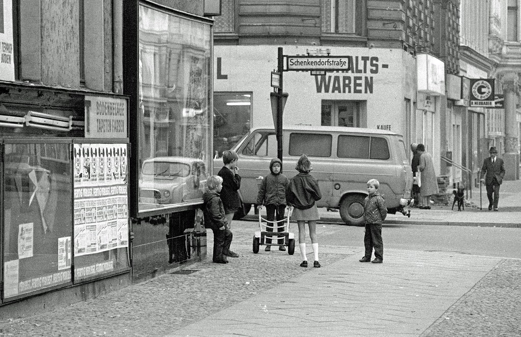 Berlin Kiez0067 | Straßenszene Insel Berlin 1970: Damals fas… | Flickr - Damals War Es Friedrich Samenvatting