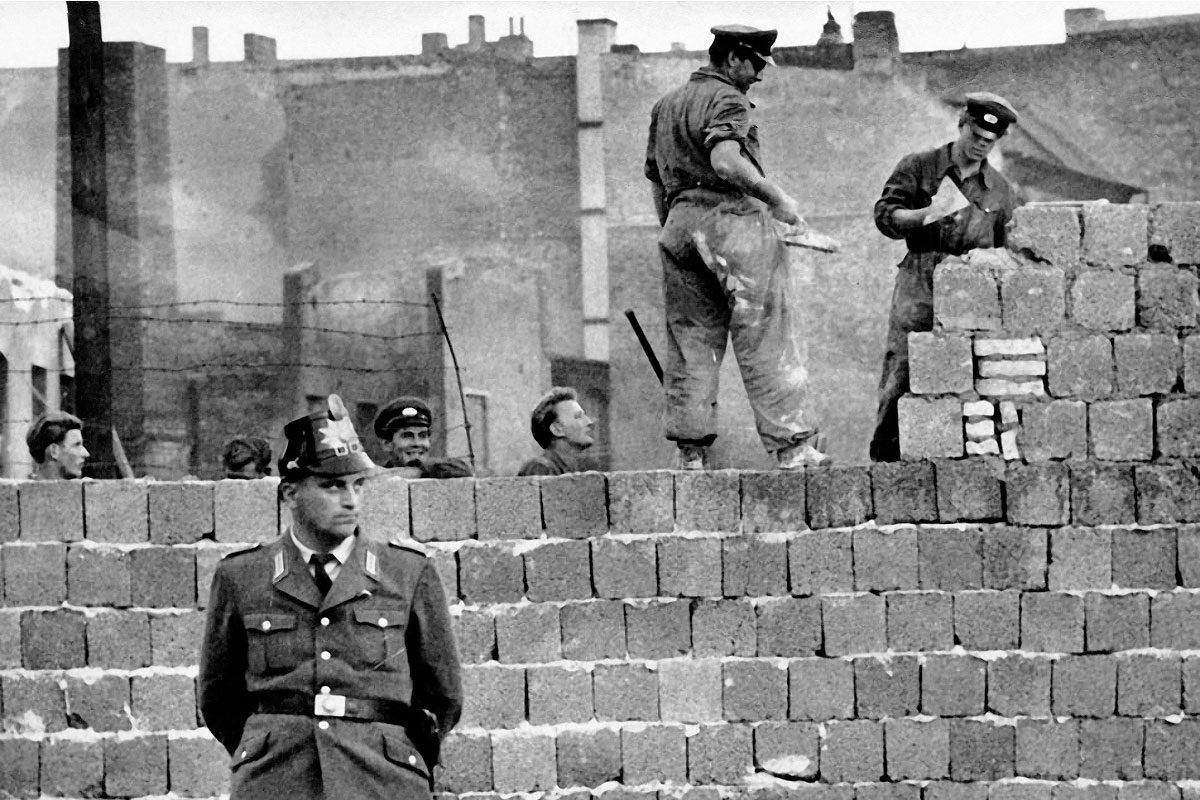 Berlin Wall (1961 - 1989): a photo per year | LifeGate - Waarom Werd De Berlijnse Muur Gebouwd