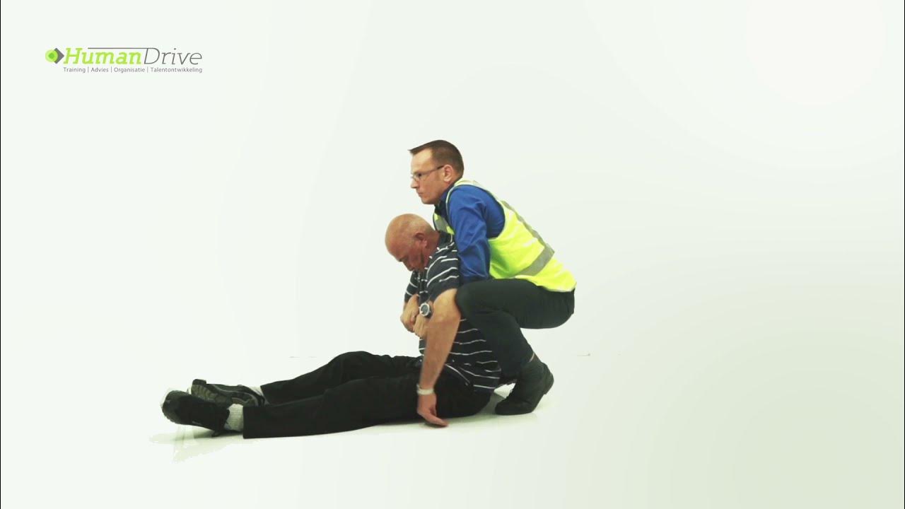 BHV Verplaatsen Slachtoffer Rautek geen VO - YouTube - In Welke Positie Moet Je Een Bewusteloos Slachtoffer Leggen