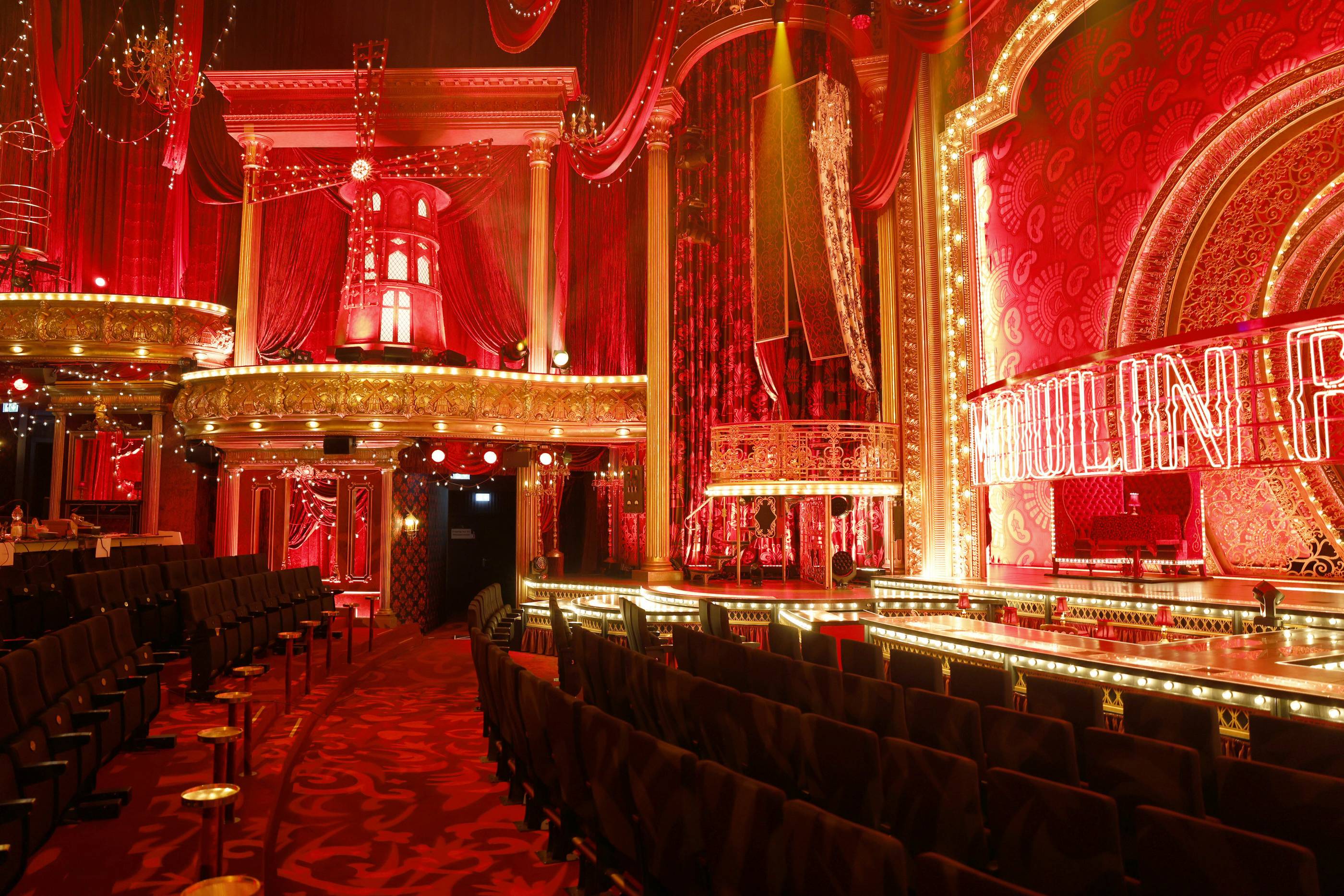 Bilder: Musical Moulin Rouge im Musical Dome Köln - Musical Belle En Het Beest Cast