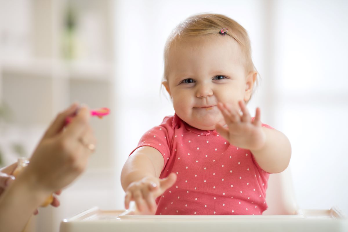 BLW bei Babys - Baby Led Weaning für werdende und junge Eltern - Wanneer Stoppen Ongecontroleerde Bewegingen Baby