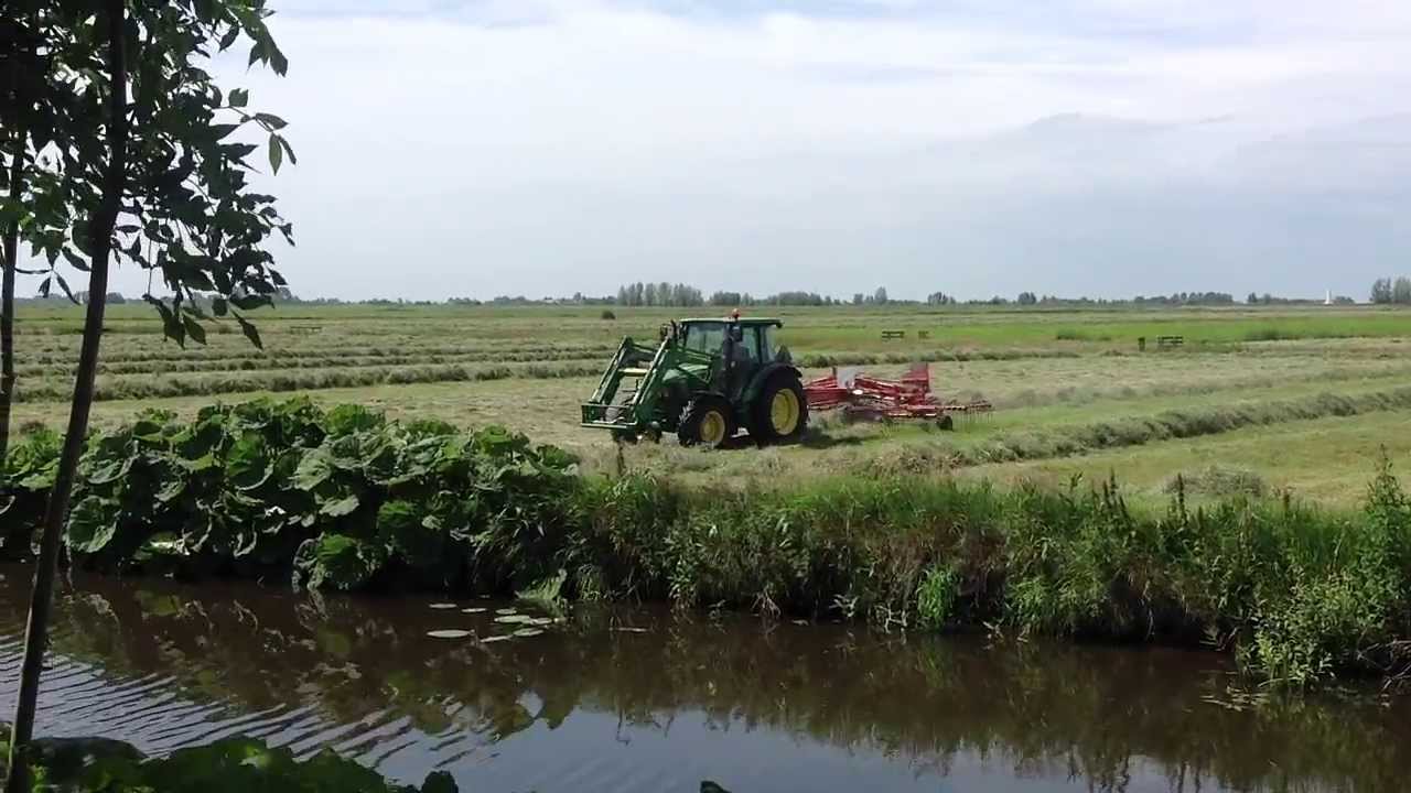 Boer Op Een Trekker Of Op De Fiets