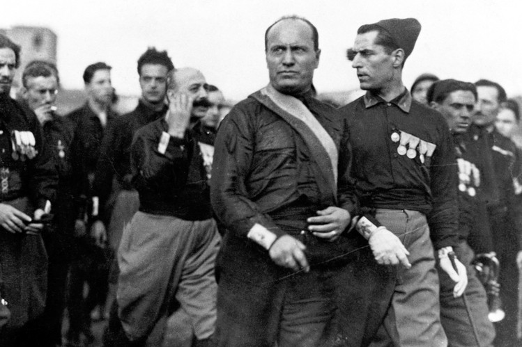 Book Review: Fascist Voices - WSJ - Wat Is Een Fascist Betekenis