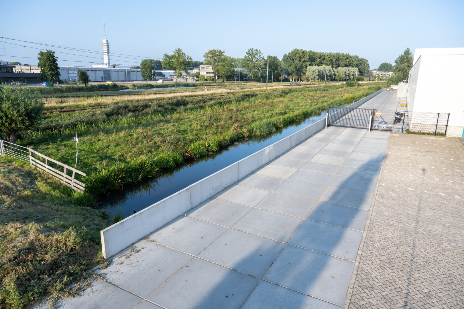 Bosch Beton – Kaimauer aus Stützwänden an Betriebsgelände in Alphen aan - Bos Alphen Aan Den Rijn