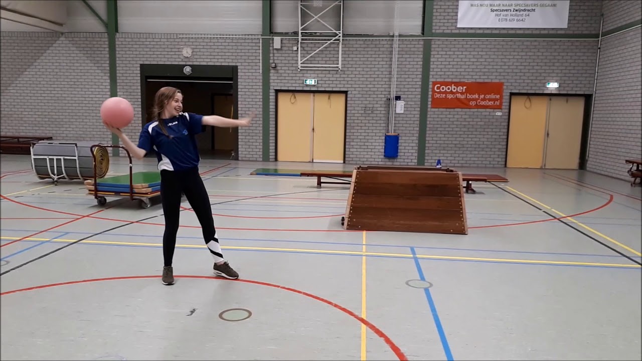 Bovenhandse strekworp - YouTube - Hoe Ziet Een Handbal Eruit