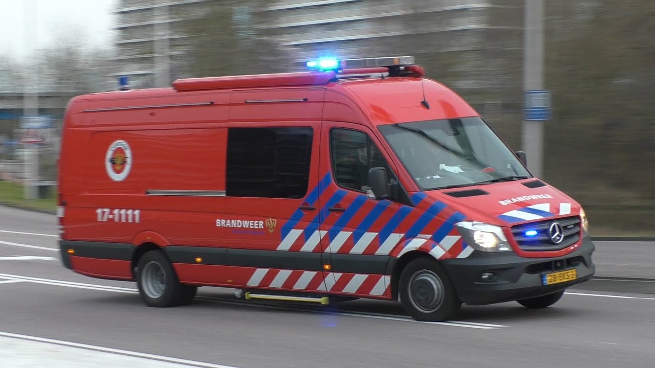 Brandweer Capelle a/d IJssel Duikteam en Bootwagen met spoed naar - Capelle Aan Den Ijssel Brandweer