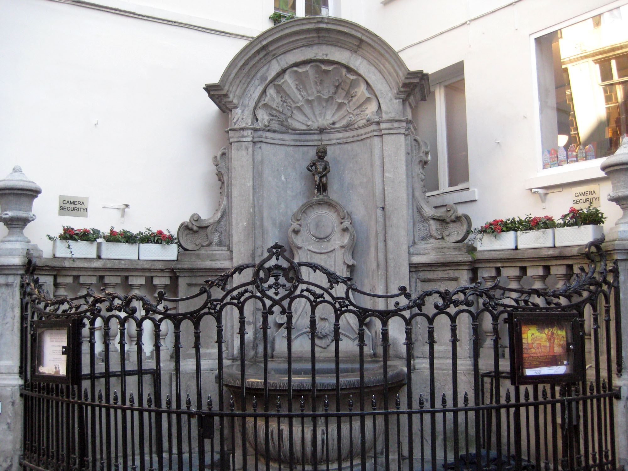 Brussels’ Manneken Pis tested for authenticity – The History Blog - Manneken Pis Manneken Pis Brussels Belgium