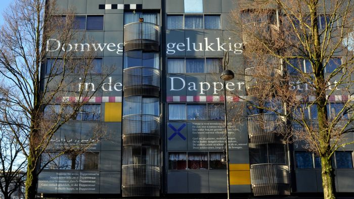 Buitenkunst Amsterdam - Gemeente Amsterdam - Domweg Gelukkig In De Dapperstraat Tekst