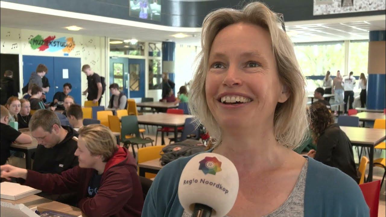 Burgemeester de Boer staat dankzij leerlingen Lyceum aan Zee nooit meer - Veurs Lyceum Burgemeester Kolfschotenlaan Leidschendam