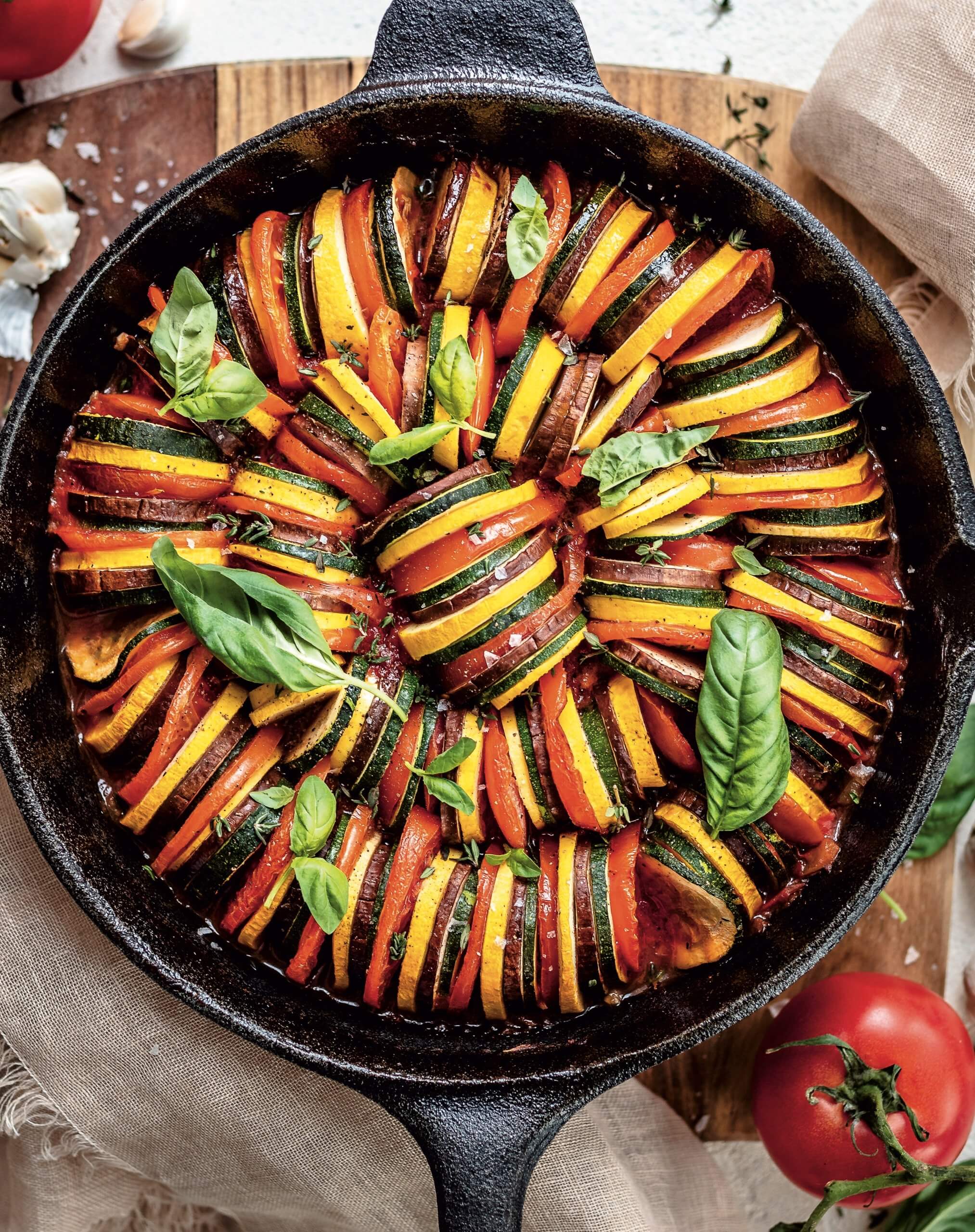 Cast-Iron Rainbow Ratatouille | Elle Gourmet - Ratatouille L'aventure Totalement Toquée De Rémy