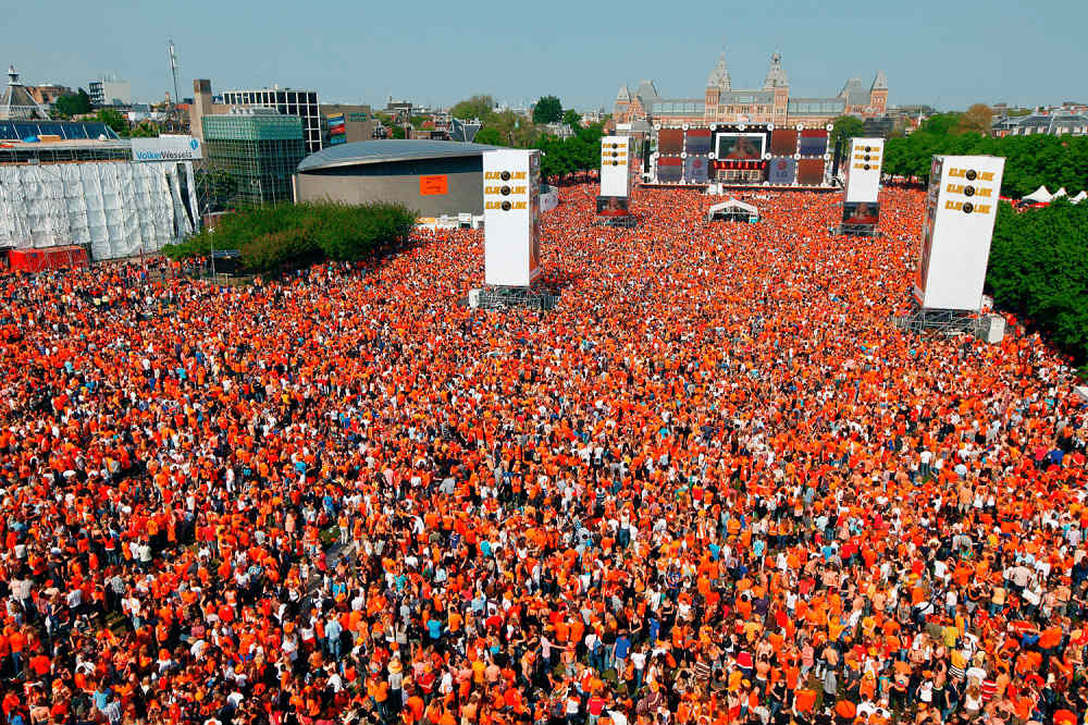 Celebrating King's Day In The Netherlands (Koningsdag) | Save A Train - Waar Was De Koning Met Koningsdag