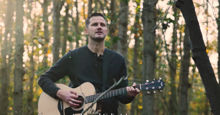 Christian Verwoerd zingt het schitterende 'Mijn waarde ligt niet in - Mijn Waarde Ligt Niet In Bezit