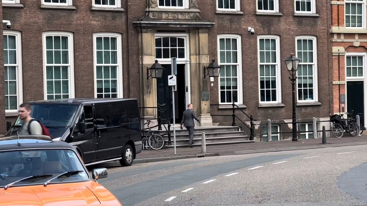 Christoffer Jonker (directeur van het Kabinet van de Koning) bezoekt de - Verschil Hoge Raad En Raad Van State