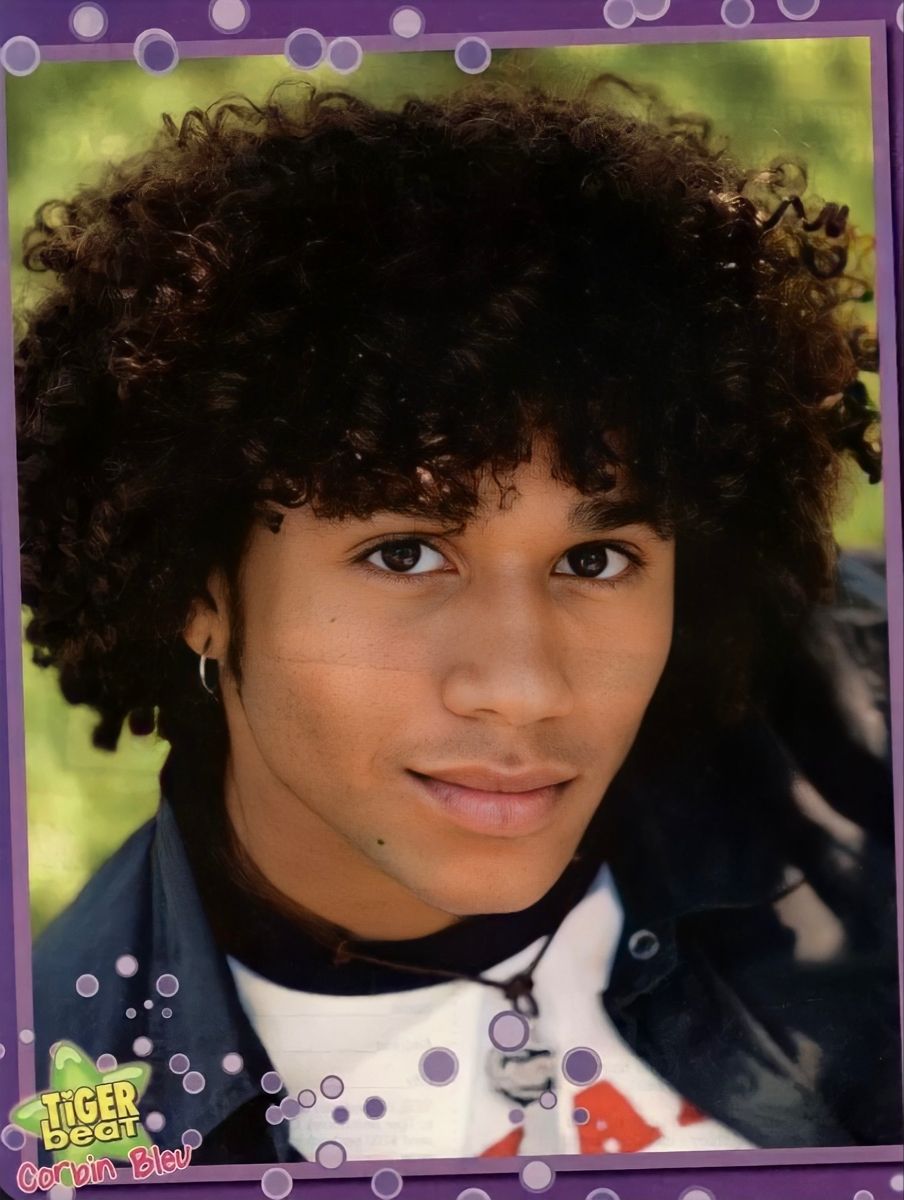 #corbinbleu #tigerbeat #tigerbeatmagazine #teenmagazine Corbin Bleu - Hoe Heet Een Russisch Driehoekig Snaarinstrument