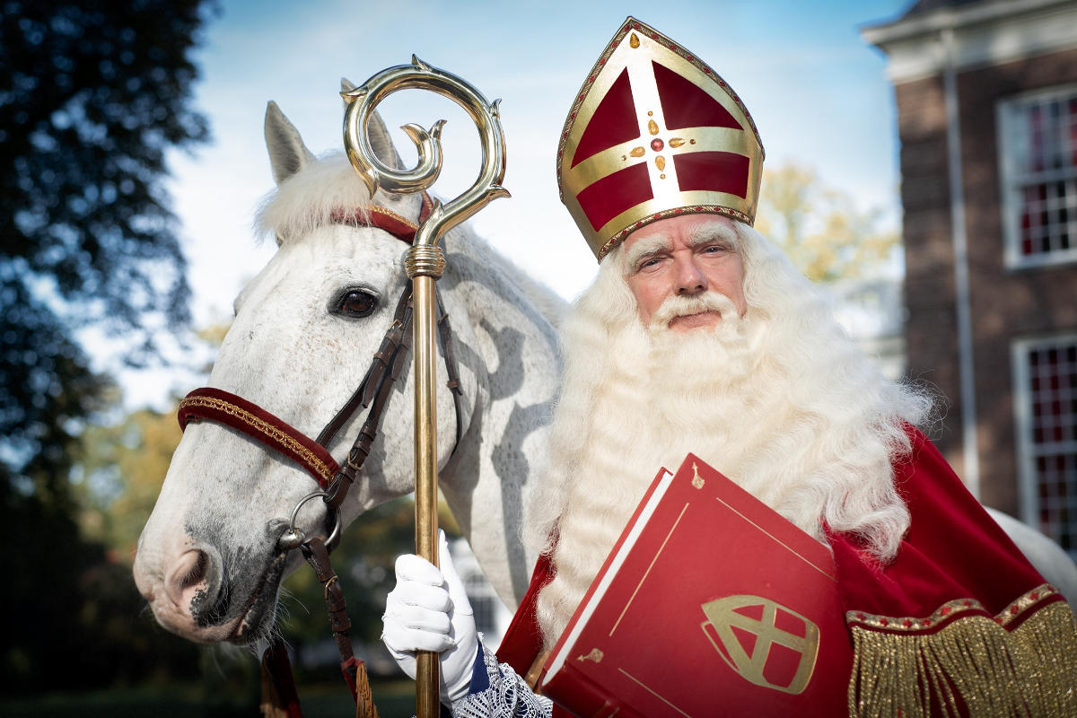 Sinterklaas Zie Ginds Komt De Stoomboot Lyrics