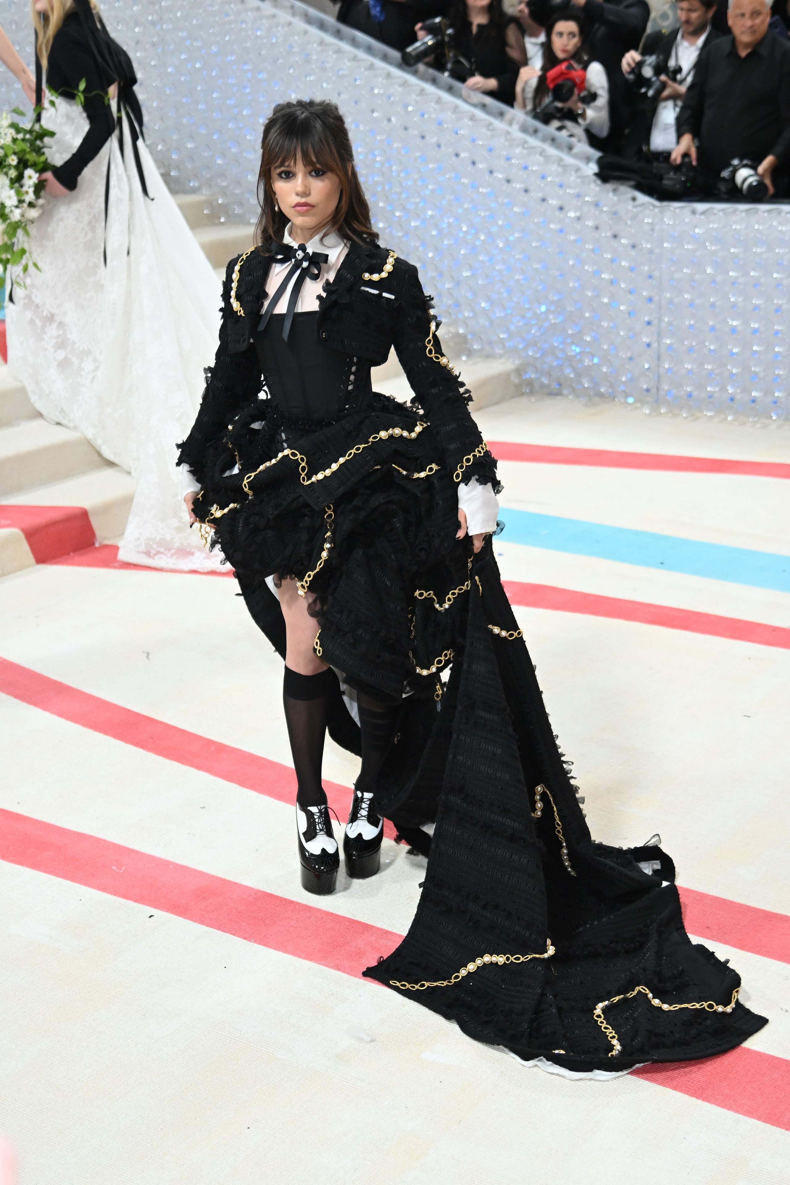 Cual Fue El Tema De La Met Gala 2025 - Bobbi Kevina - Met Jezelf In De Knoop