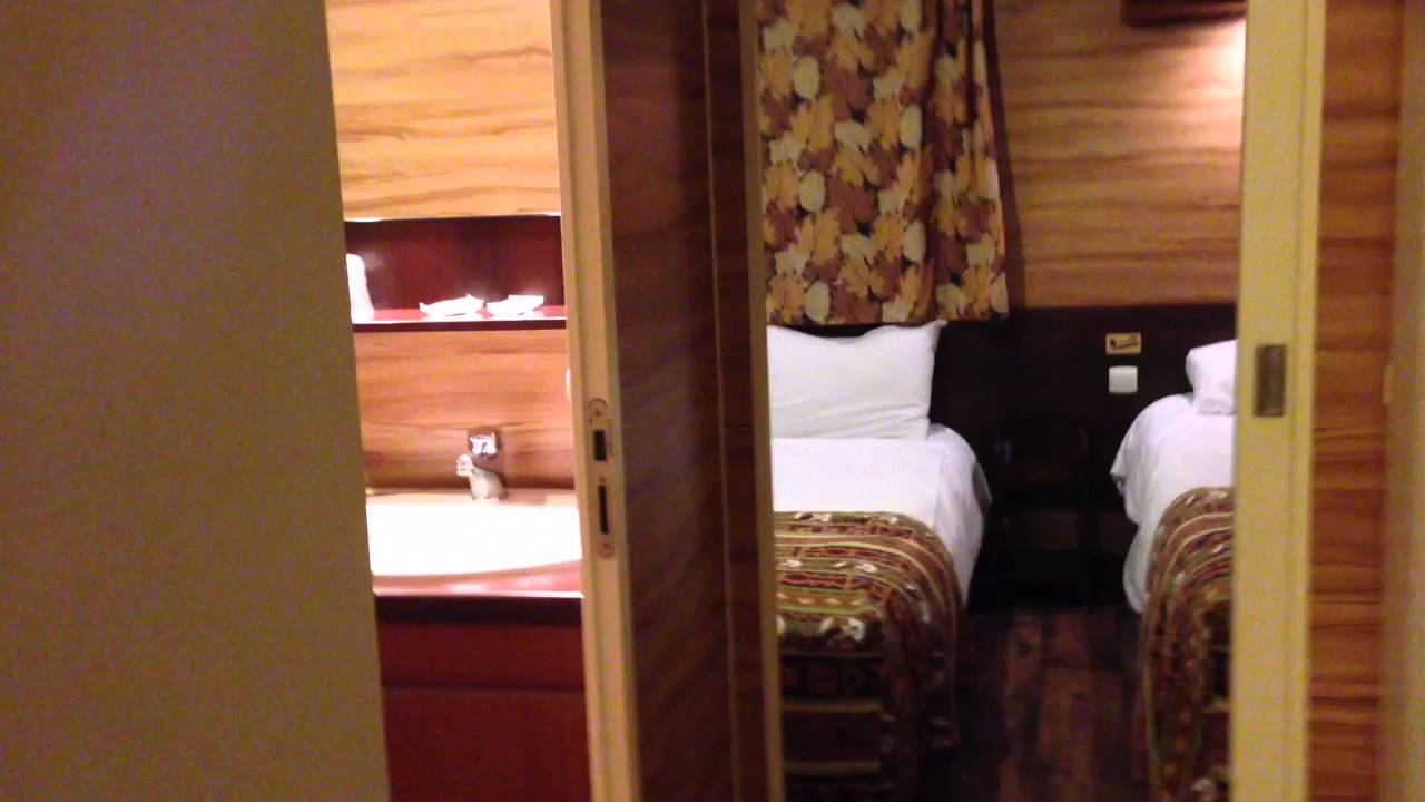 Davy Crockett Ranch - Trapper Premium - YouTube - Trapper Blokhut In Disney Davy Crockett Ranch