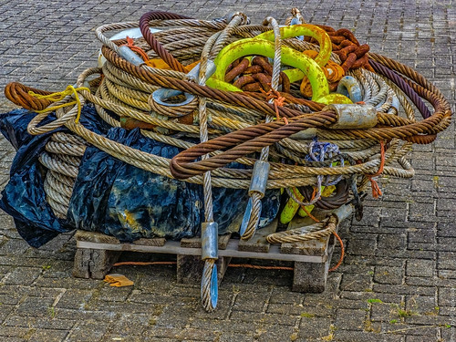 De eindjes aan elkaar knopen ! - Buitenhaven - Maassluis | Flickr - Dit Moedertje Moet De Eindjes Aan Elkaar Knopen