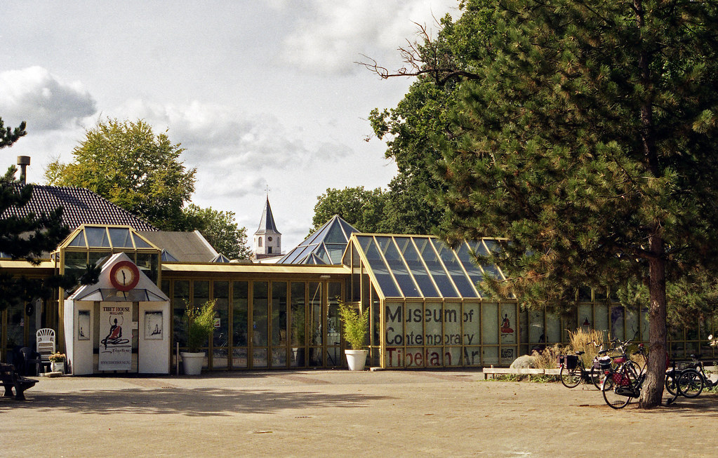 De kerk in het midden laten | Fujica ST801 Fujinon 55mm f/1.… | Flickr - Kerk In Het Midden Laten