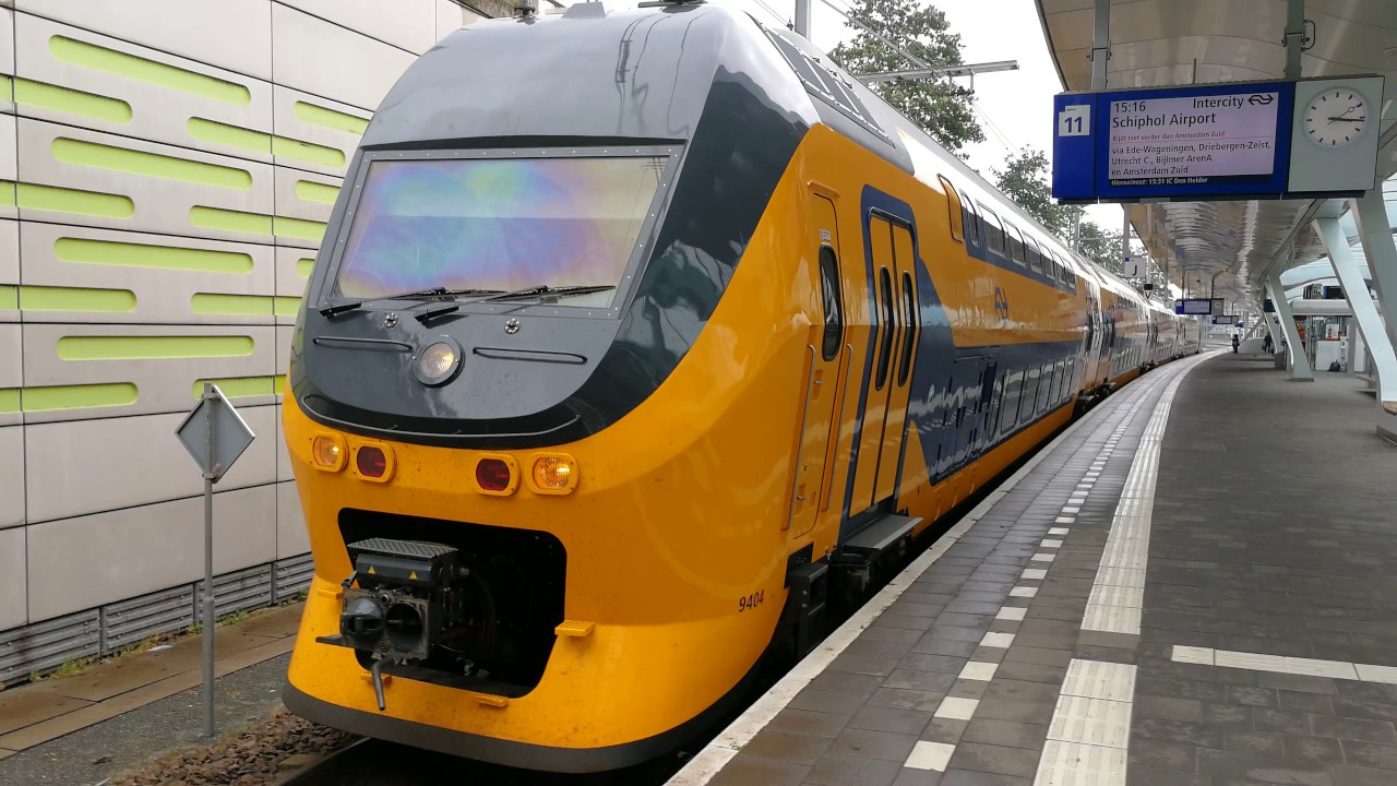 De nieuwe Intercity trein VIRM in Arnhem Centraal Station van 24 juni - Dit Type Treinstel Wordt Vooral Ingezet Als Intercity